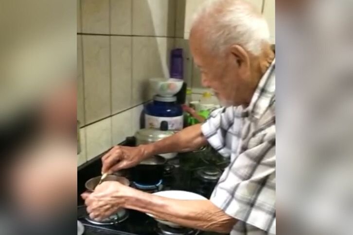 Terror do INSS: Idoso comemora 96 anos com bolo inusitado