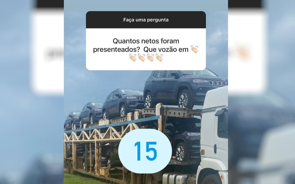 goias prefeito presenteia netos com carros de luxo