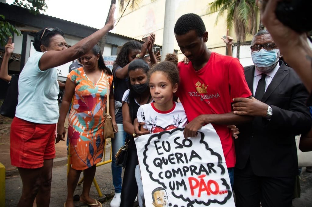 Justiça manda soltar jovem Yago preso ao comprar pão no Jacarezinho 3