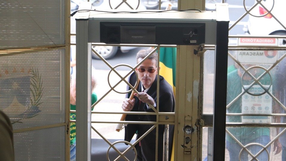 Manifestantes protestaram contra a aprovação de exigência de comprovante de vacinação em locais da administração municipal