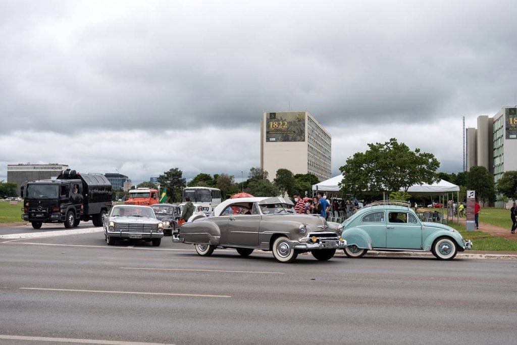 Carros antigos na Esplanada