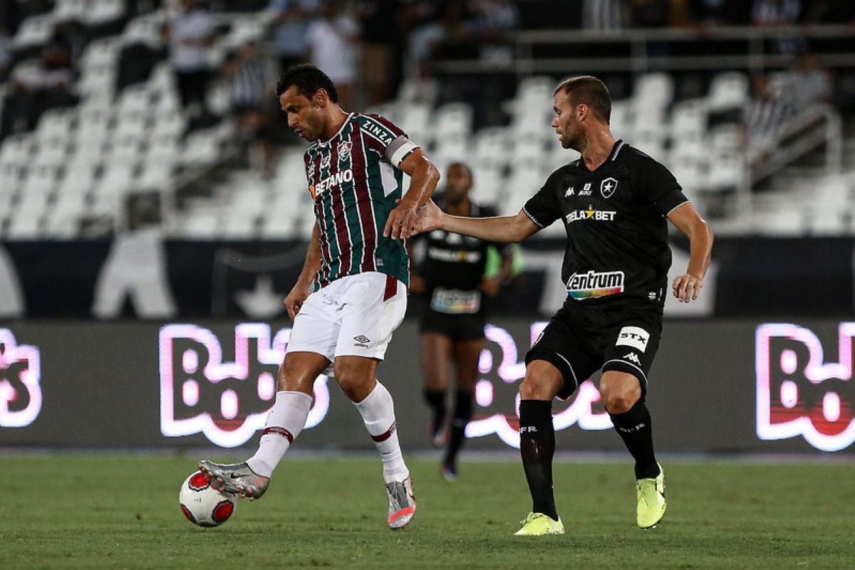 Fluminense vence o Botafogo de virada e cola no líder Vasco
