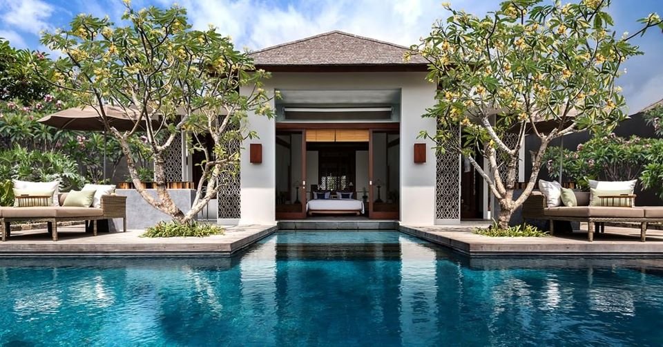 The Legian Sire, Lombok