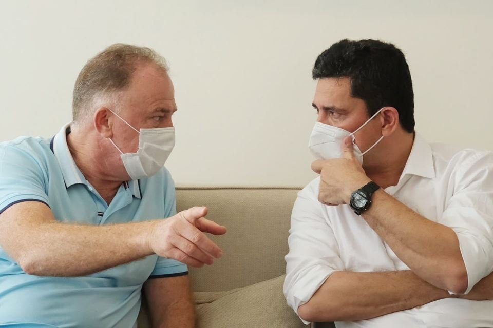 Casagrande recebe Moro no Palácio Anchieta