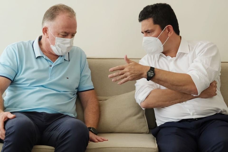 Casagrande recebe Moro no Palácio Anchieta