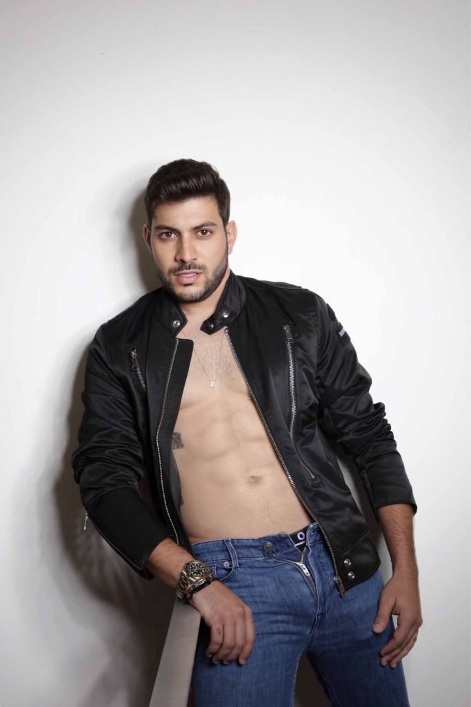 Caio Afiune, do BBB21, em ensaio sensual