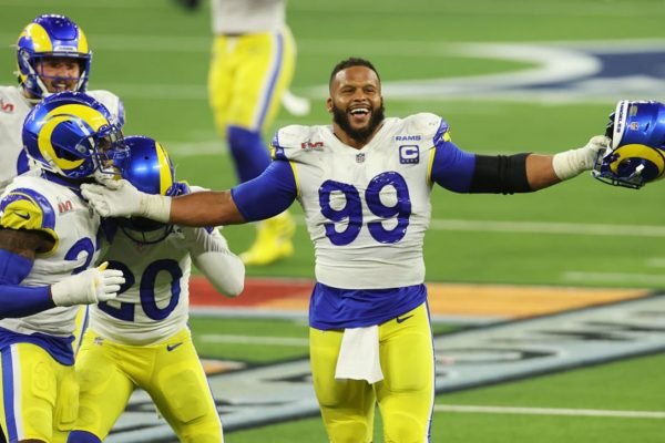 The Playoffs » Defesa brilha contra os Rams e Bengals vencem