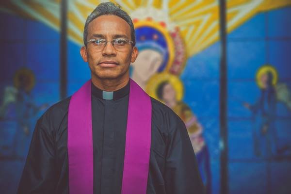 Único padre exorcista do DF é proibido de atuar pela Arquidiocese |  Metrópoles