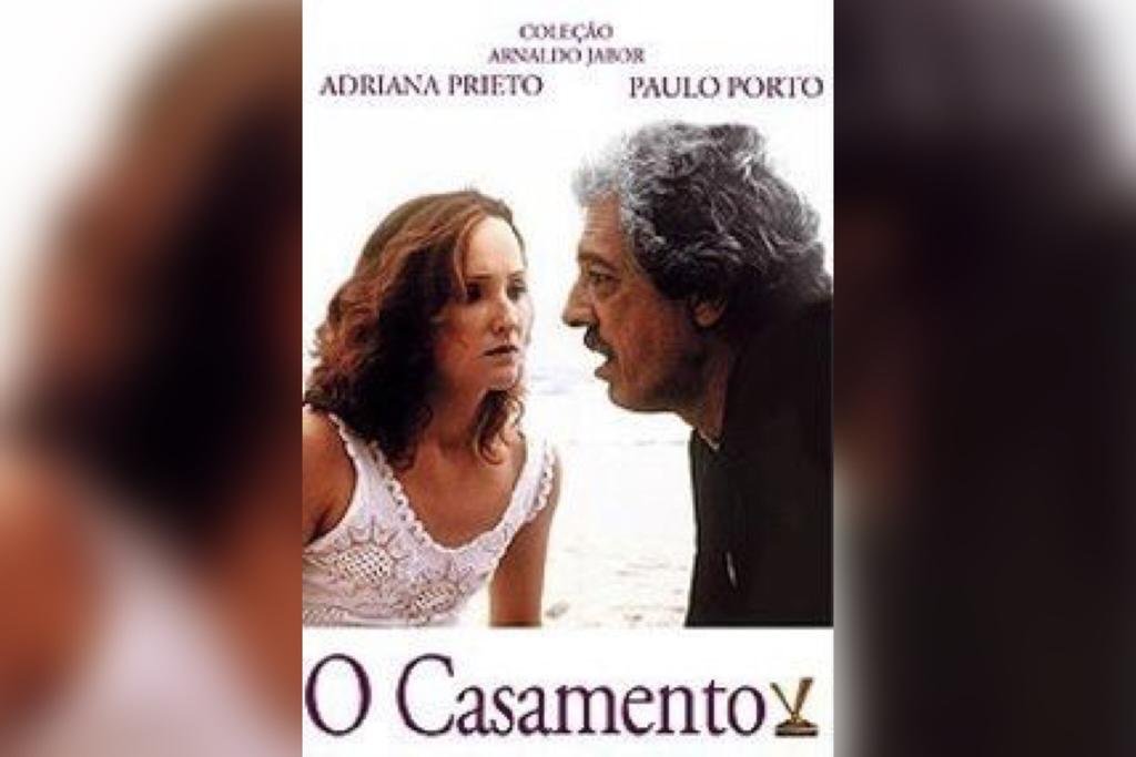 Na imagem colorida, a capa de um filme está posicionada no centro