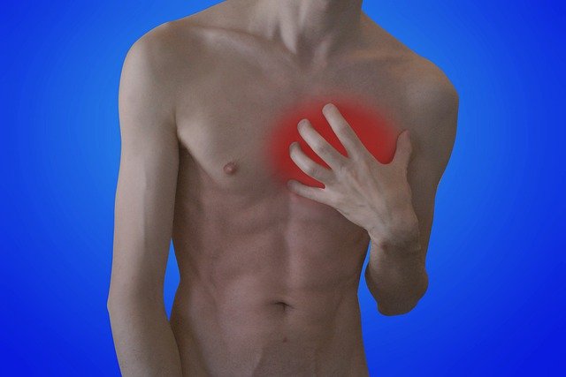 Ilustração colorida de homem com dor no peito