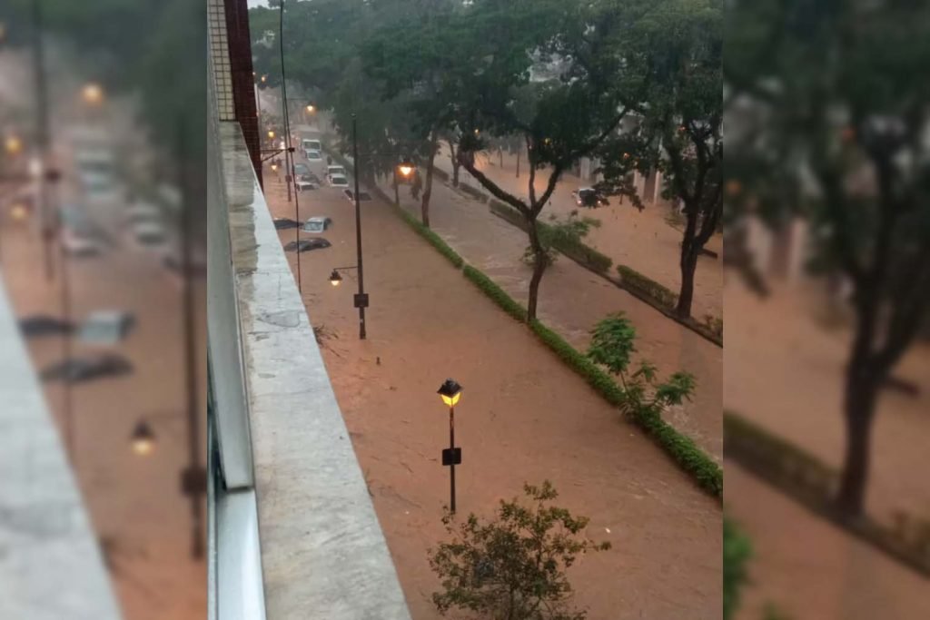 chuva causam efeito em morro de Petrópolis