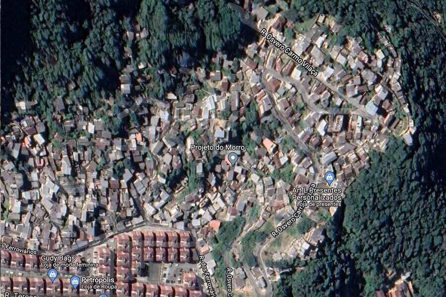 Vista aérea do Morro da Oficina, em Petrópolis, antes do temporal dessa terça-feira (15/2)