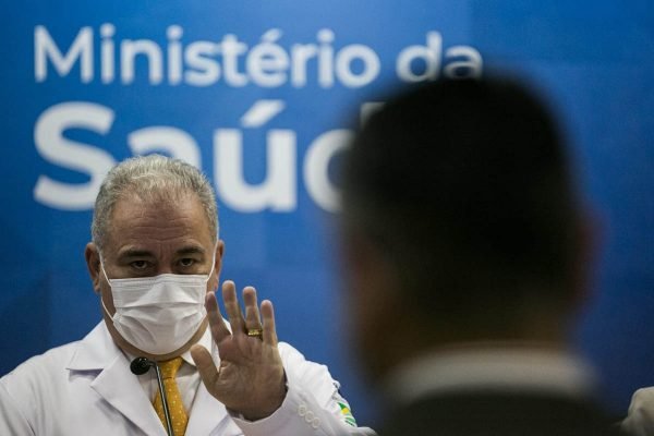 Ministro da Saúde, Marcelo Queiroga, assina termo de ações para o cuidado às pessoas com condições pós-covid.