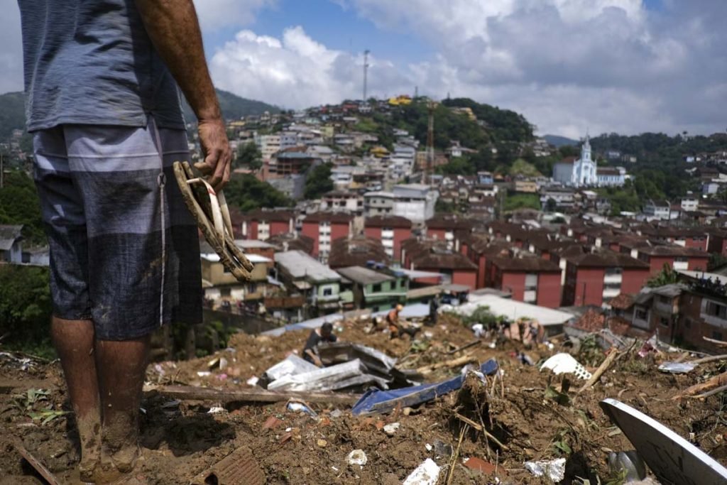 temporal em Petrópolis rio de janeiro mortes avalanche morro