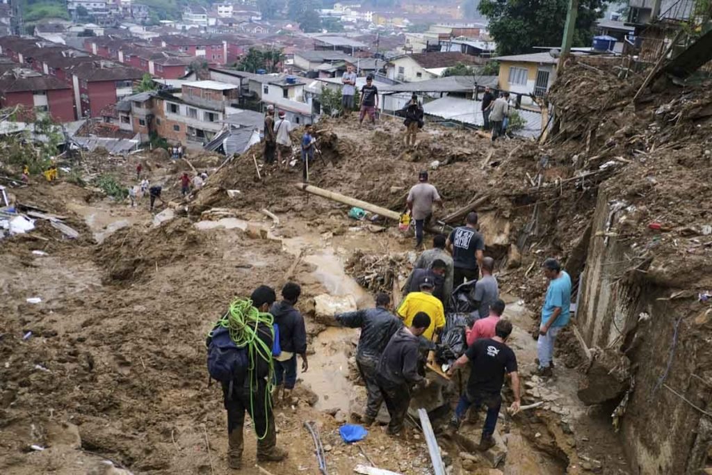 temporal em Petrópolis rio de janeiro mortes avalanche morro 2