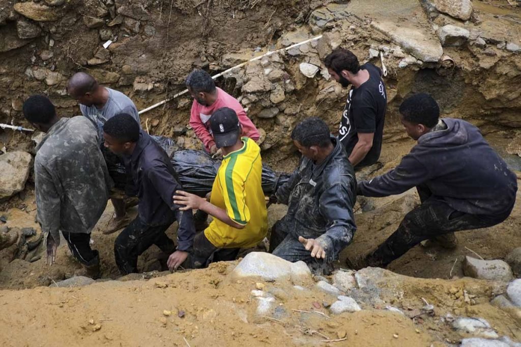 temporal em Petrópolis rio de janeiro mortes avalanche morro 2