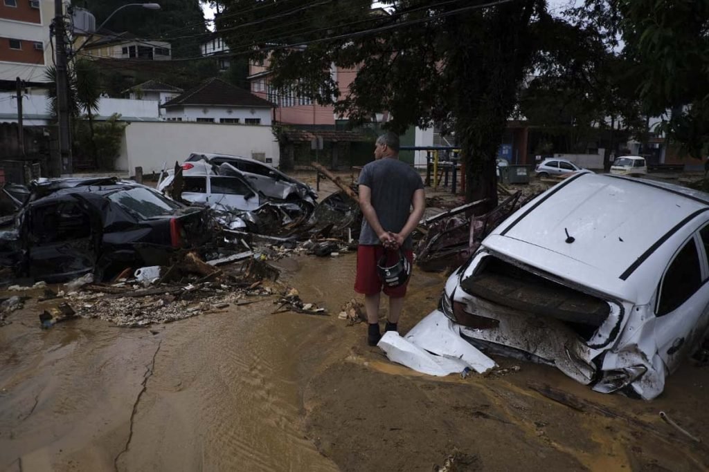 temporal em Petrópolis rio de janeiro mortes avalanche morro 2