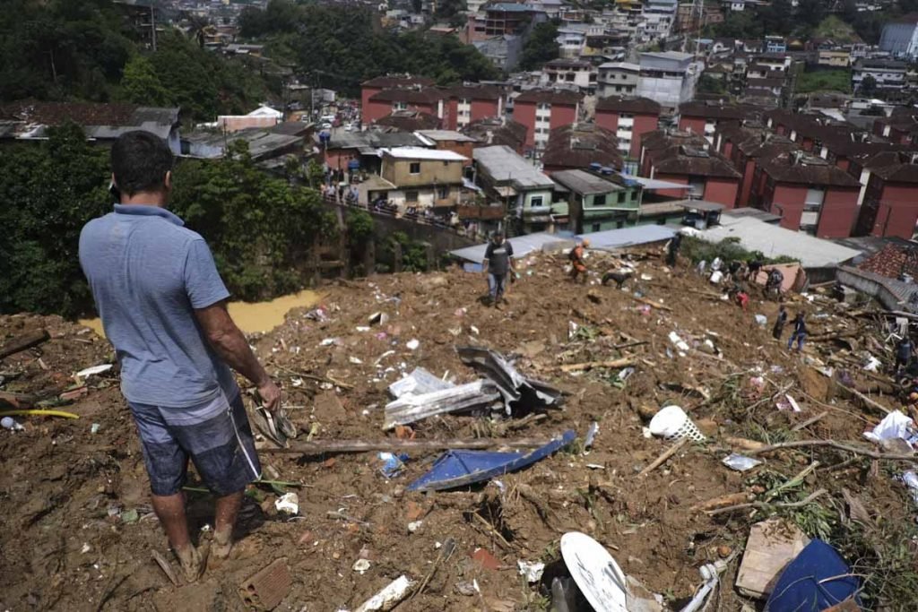 temporal em Petrópolis rio de janeiro mortes avalanche morro