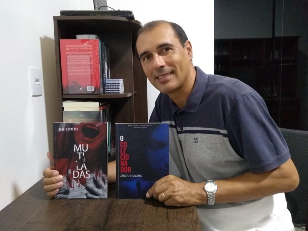Autor conta com as redes sociais para vender livros