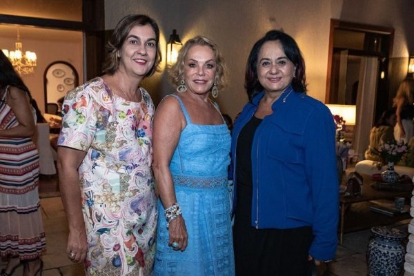 Maria da Graça Miziara reúne amigas para comemorar aniversário em casa ...