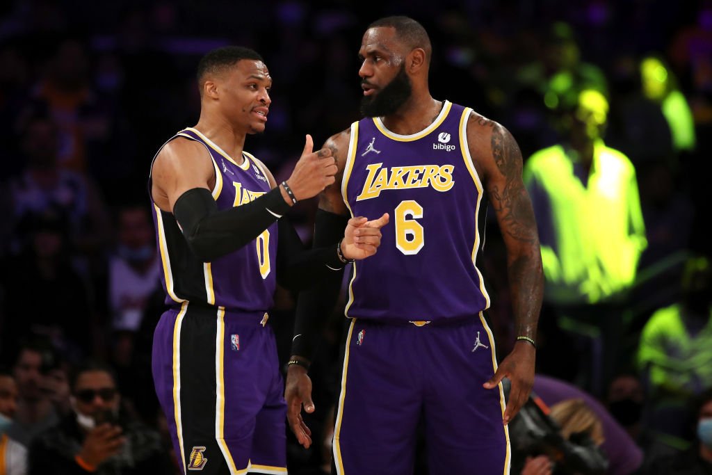 LeBron James e Russel Westbrook, estrelas dos Lakers