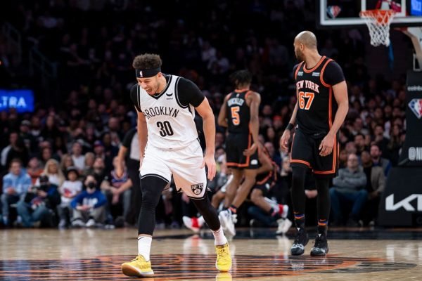 Seth Curry, do Brooklyn Nets, comemora cesta em partida diante do New York Knicks no Madison Square Garden