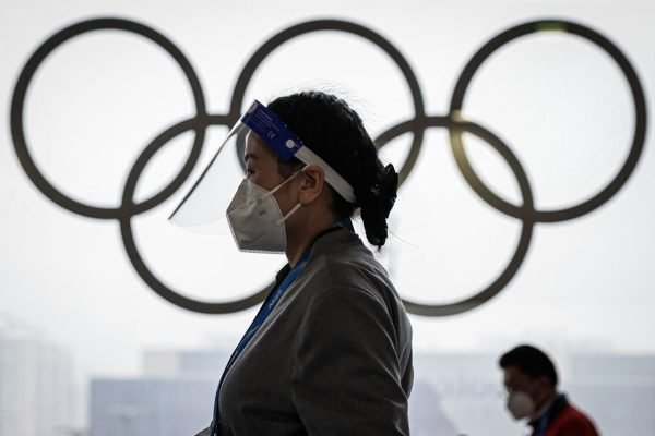 Funcionparia percorre a bolha sanitária em Pequim, para os Jogos Olímpicos de Inverno