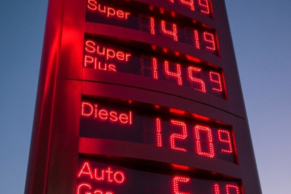 Digital sign shows the price of a liter of fuels - Metropolis