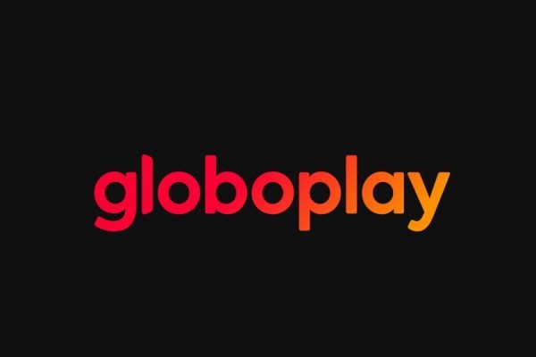 Logo da Globoplay, nas cores vermelho e laranjado, em cima de um fundo preto- Metrópoles