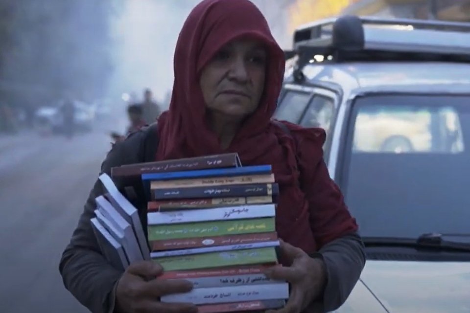 Vovó luta contra o Talibã com livros