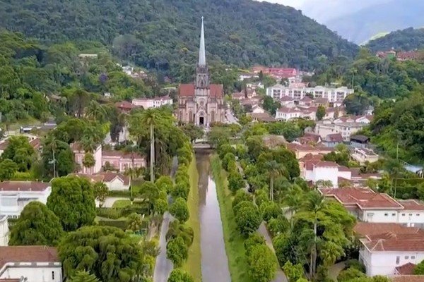 Vista de cima da rua principal de de Petrópolis-Metrópoles