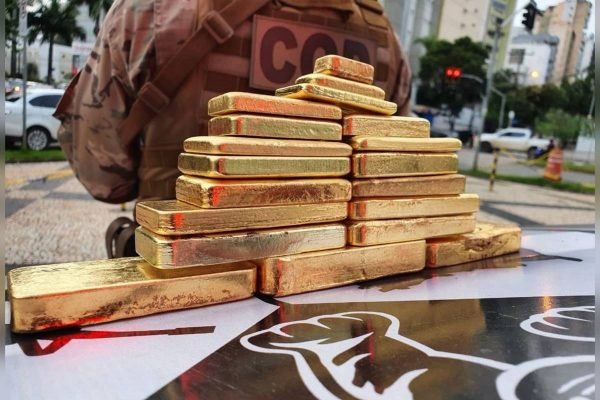 pm de goiás apreende mais de R$ 4,2 milhões em barras de ouro ilegal, que teriam saído do Pará