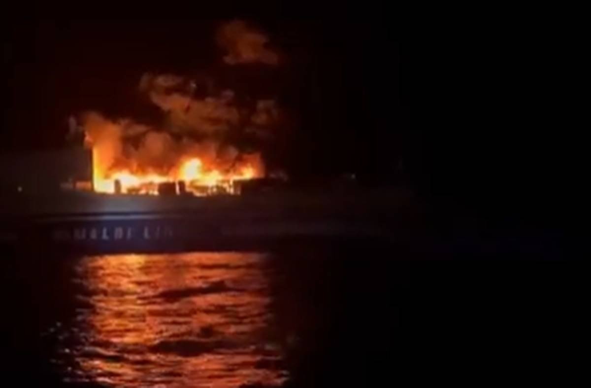 Doze pessoas estão desaparecidas após incêndio em navio italiano