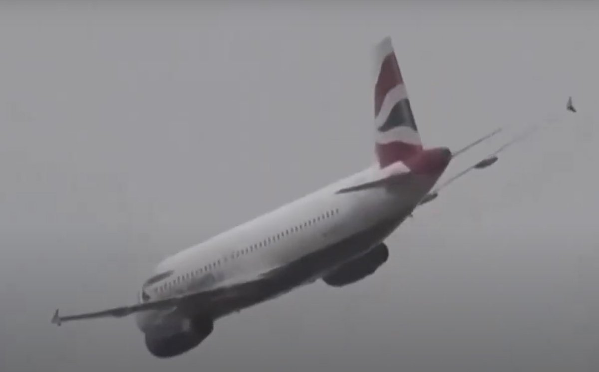 Aviões fazem “pouso-caranguejo” durante tempestade em Londres; veja