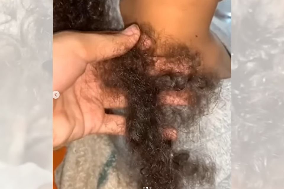 tufo de cabelo de criança cortado