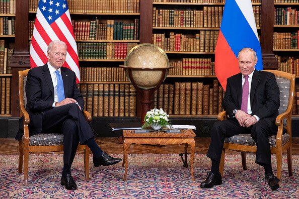 Putin e Biden concordam em se encontrar para falar da Ucrânia
