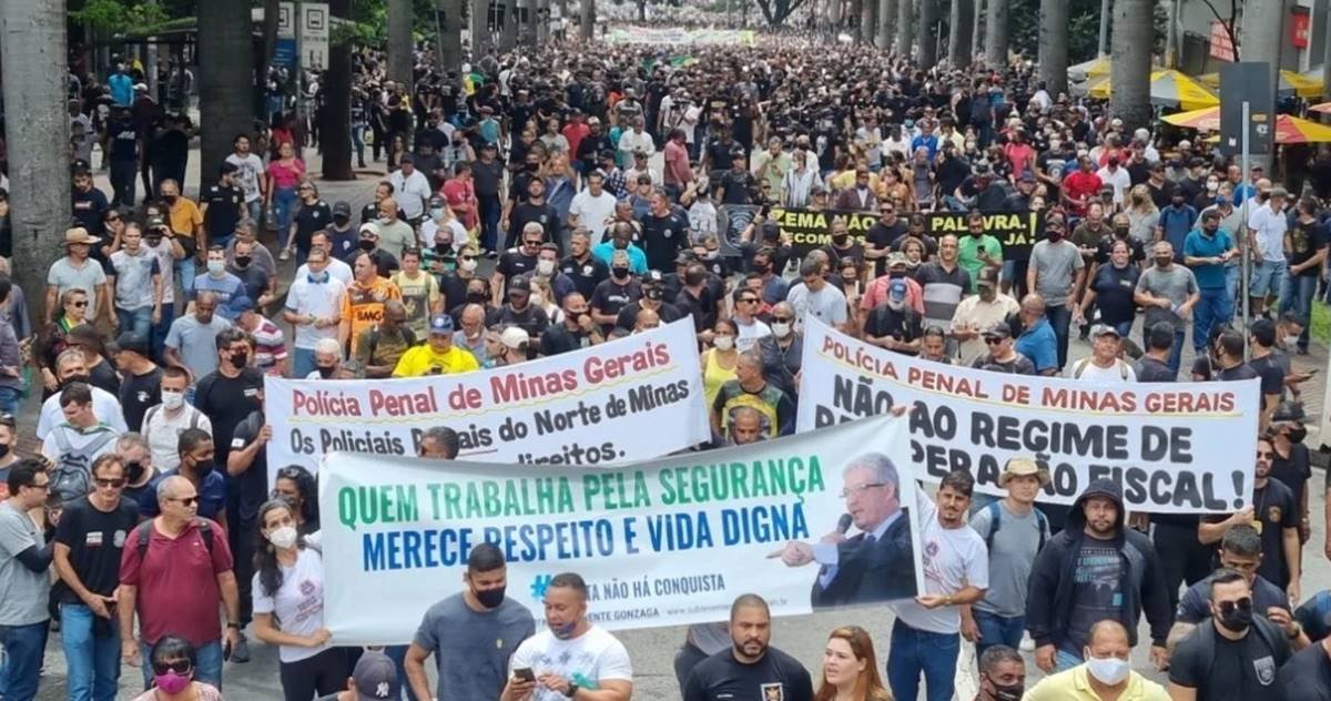 Imagem de apoio a Bolsonaro em prédio de Belo Horizonte é montagem