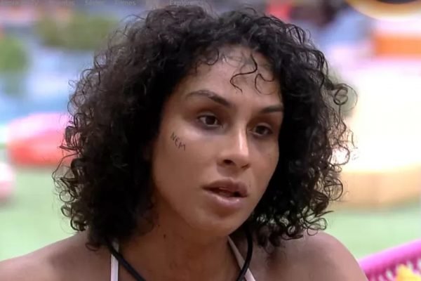 Foto: 'BBB 22': Linn da Quebrada revelou que pensa em desistir do