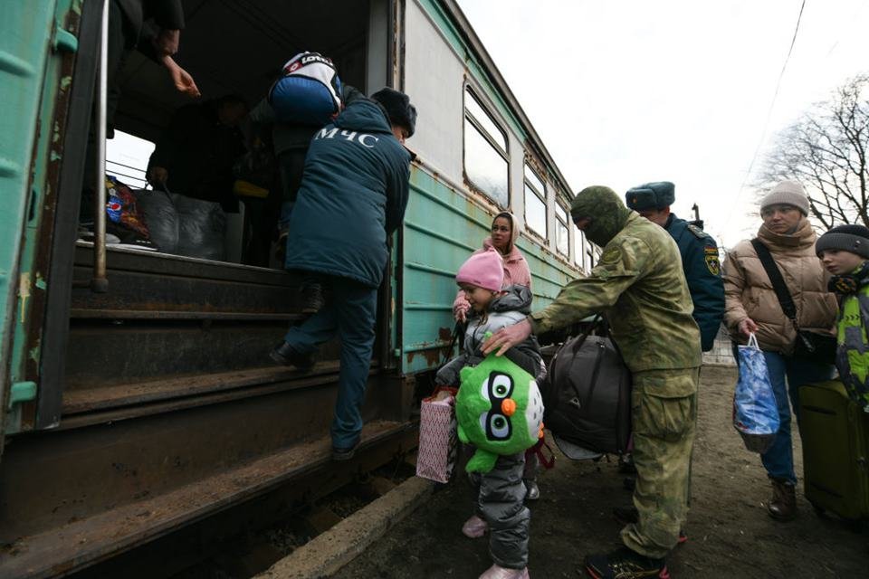 separatistas evacuam civis em trens para a Rússia