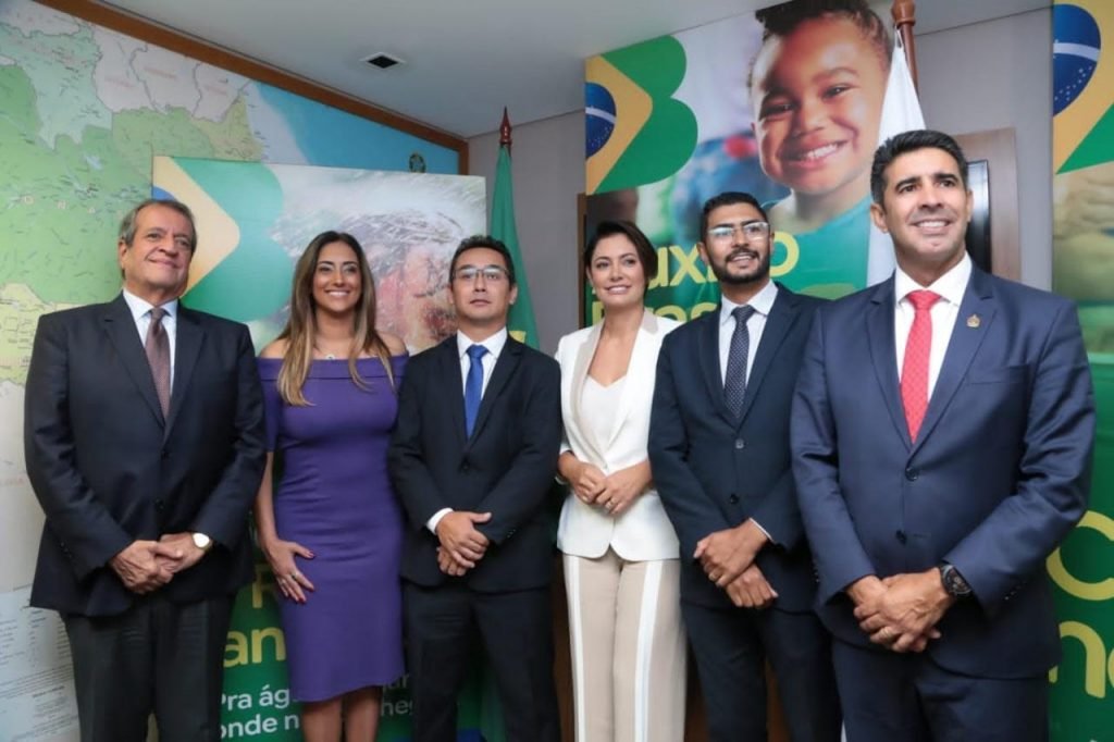 Presidente do PL, Valdemar Costa Neto, filiou ao partido dois irmãos da primeira-dama Michelle Bolsonaro; ministra Flávia Arruda participou do ato