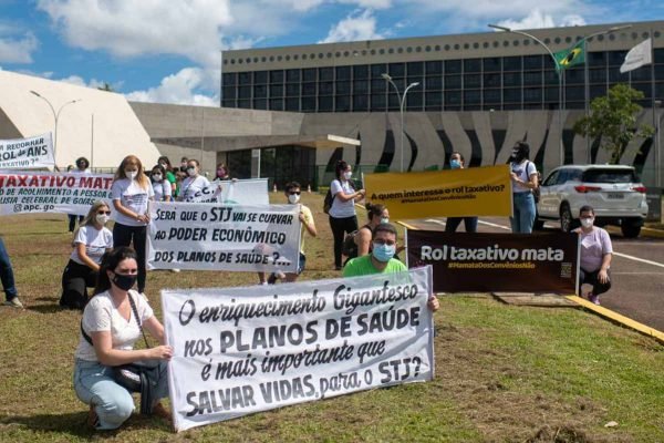 STJ retoma julgamento sobre planos de saúde