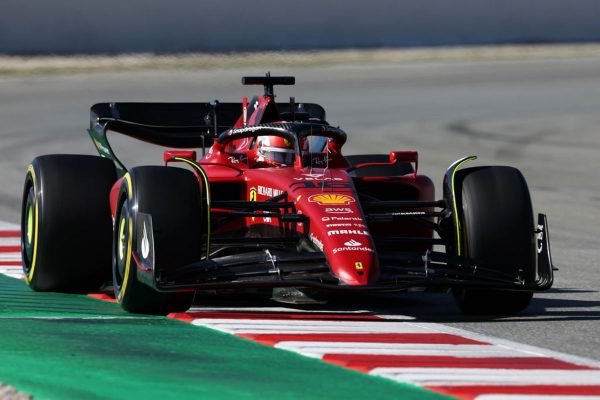 Ferrari do Charles LeClerc durante pré-temporada em Barcelona