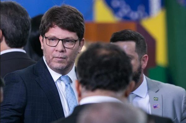 ATOR DESMENTE MITO DA LEI ROUANET E CRITICA GOVERNO BOLSONARO