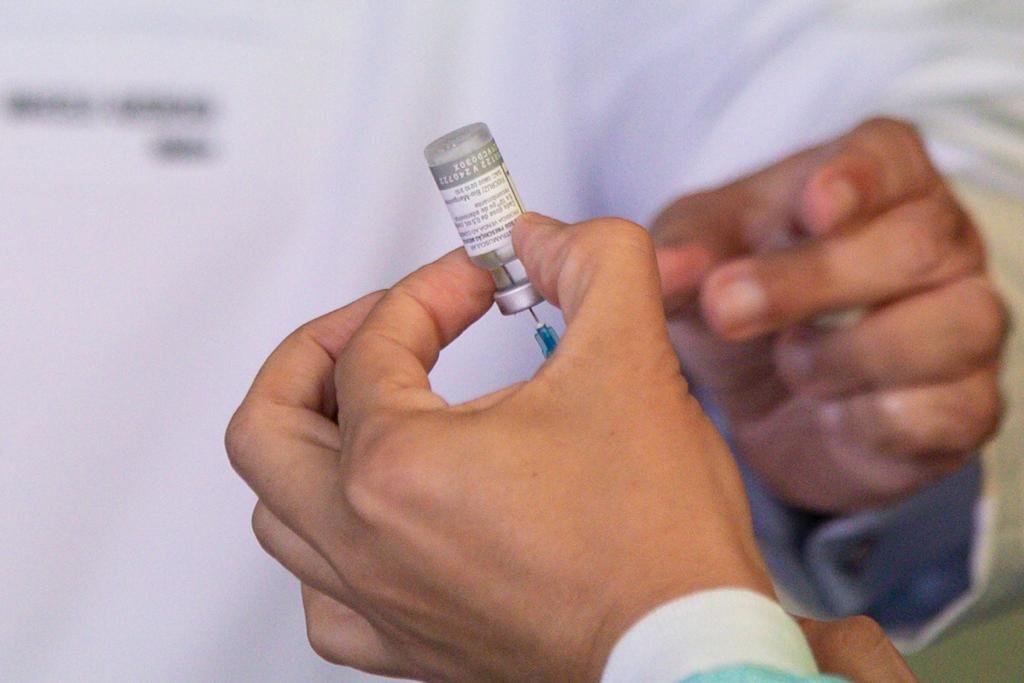 vacina da Fiocruz produzida no Brasil