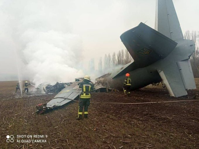 Avião ucraniano cai com 14 militares a bordo