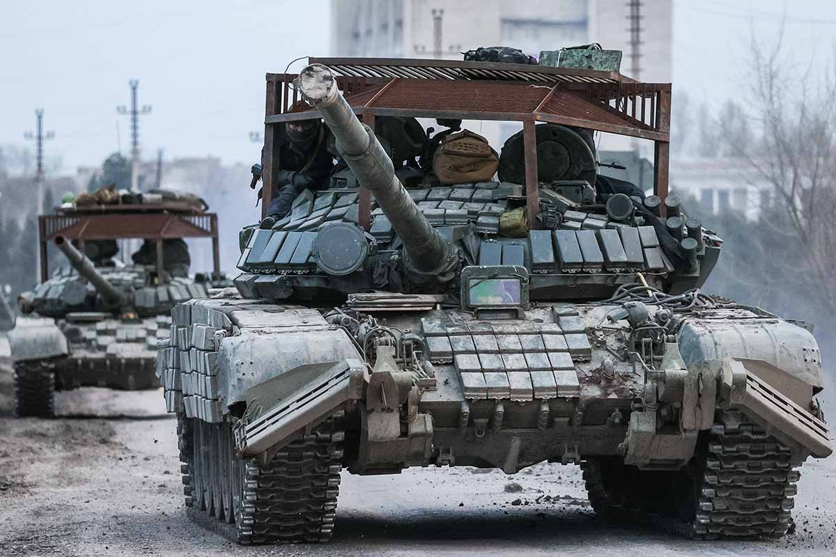 Putin ordena “ofensiva total” e aumenta tropas ao redor da Ucrânia