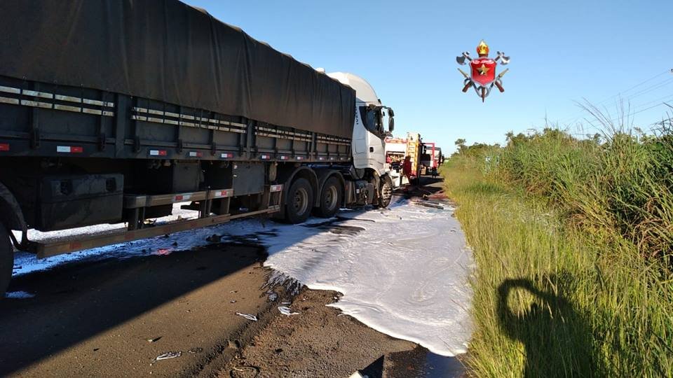 Bombeiros atendem acidente fatal com caminhões na BR-020, entre Planaltina e Formosa