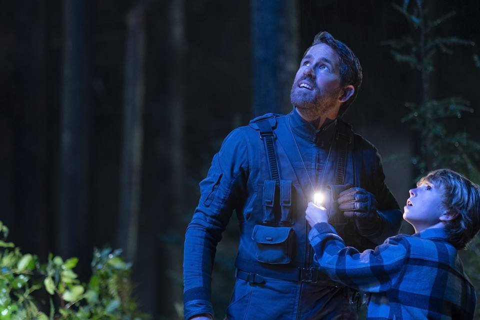 Ryan Reynolds e Walker Scobell no filme Projeto Adam, da Netflix