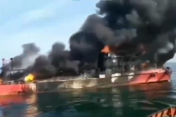 Russia bombardeia navios no Mar Negro