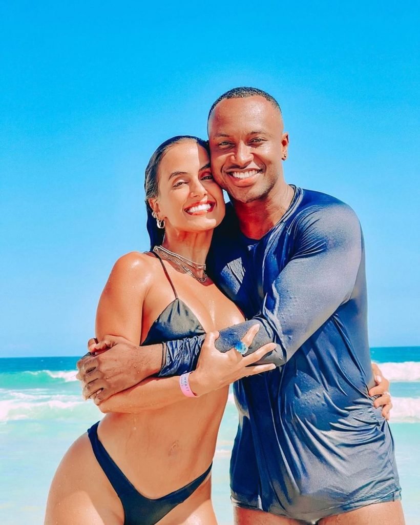 Thiaguinho e Carol Peixinho